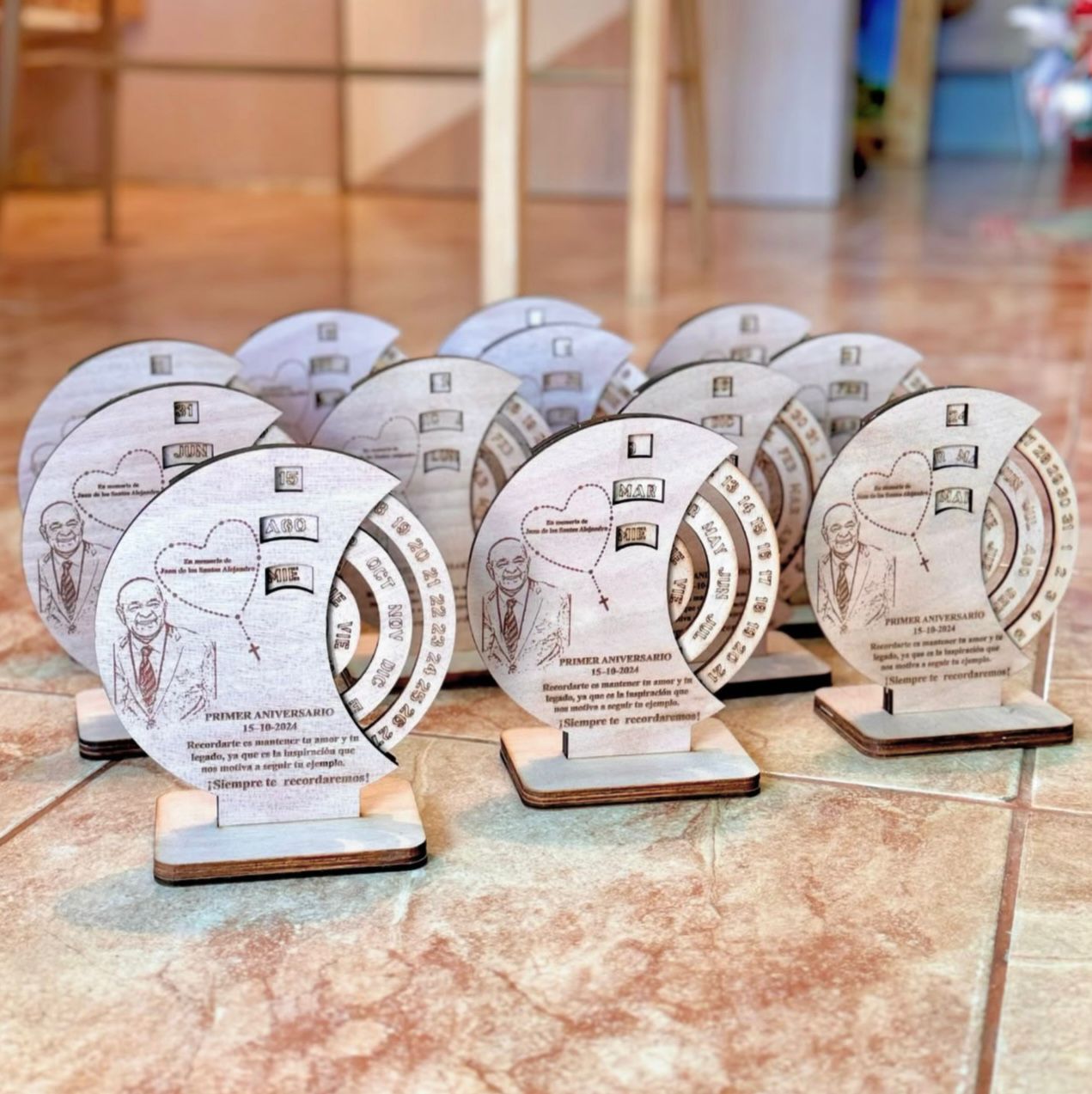 Calendario giratorio en madera