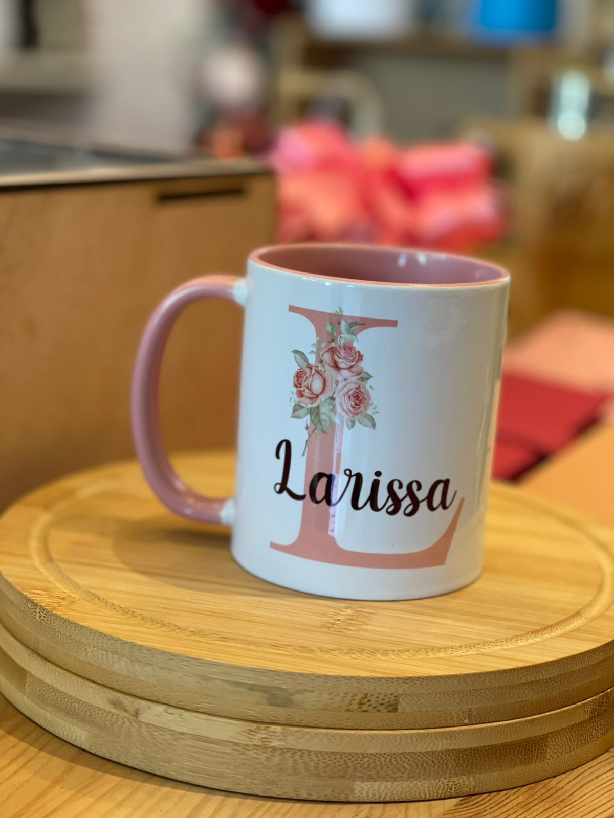 Taza blanca con aza e interior de colores personalizada