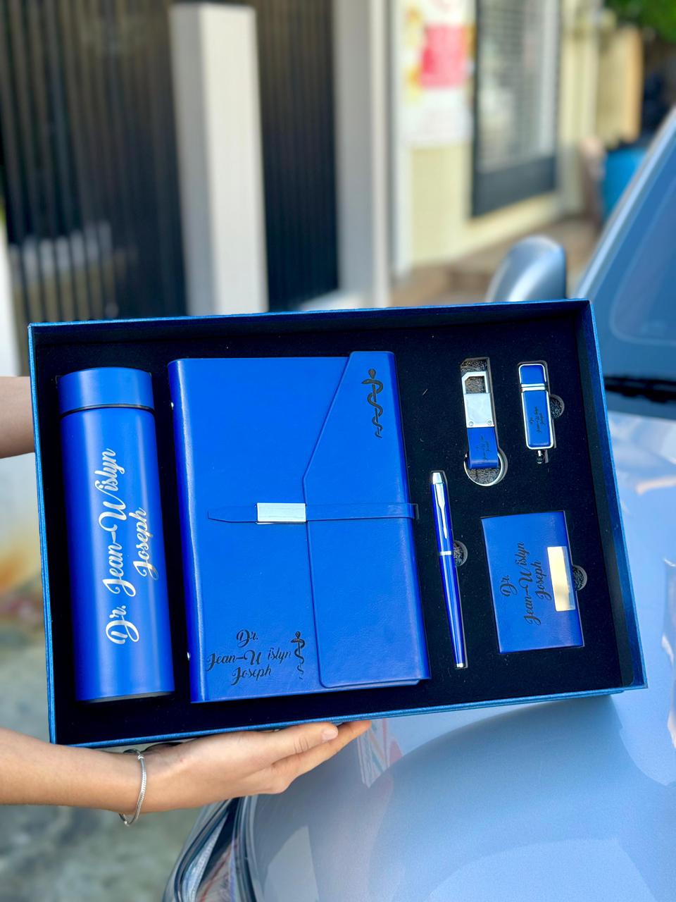 Combo ejecutivo premium personalizado: Termo, libreta, lapicero, llavero con destapador, memoria USB Y porta tarjetas