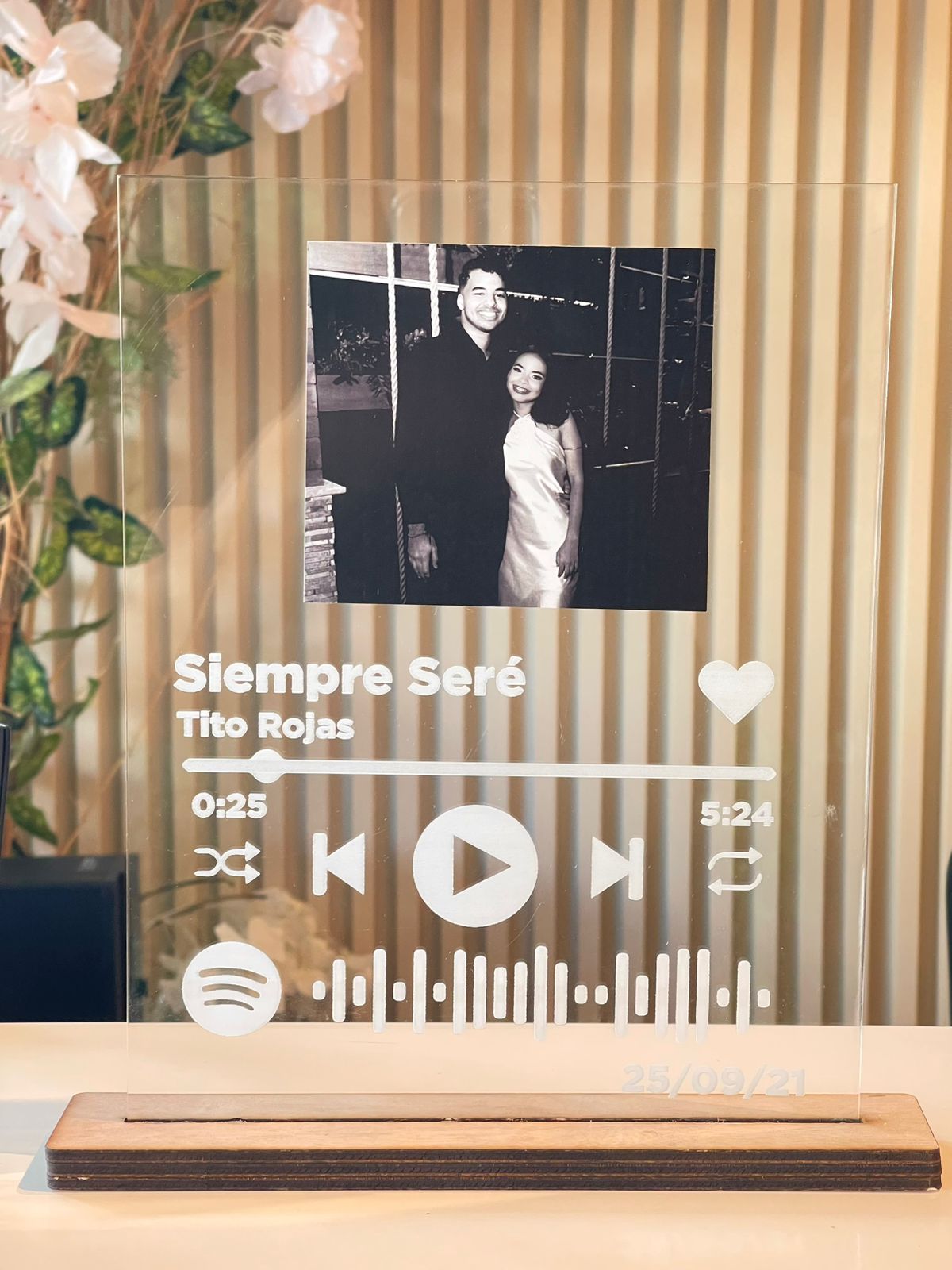 Retrato en acrilico con foto y canción con escáner de Spotify