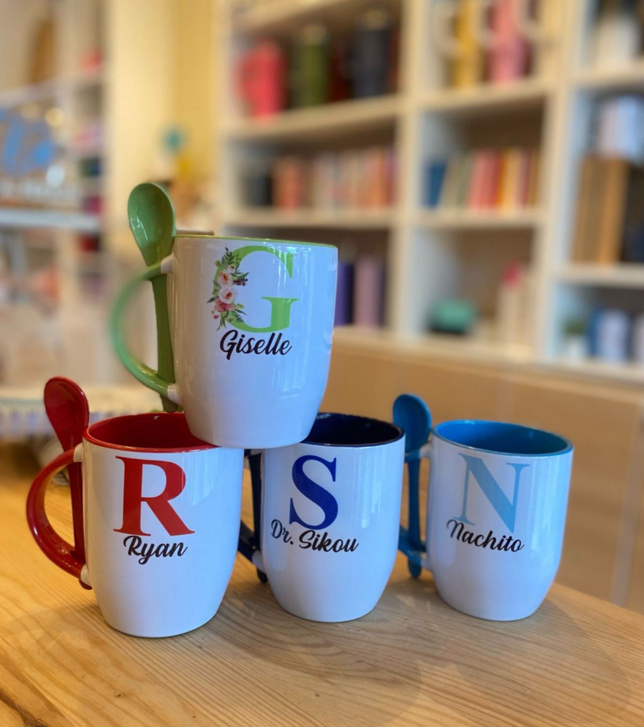 Tazas de café sublimadas con cucharita
