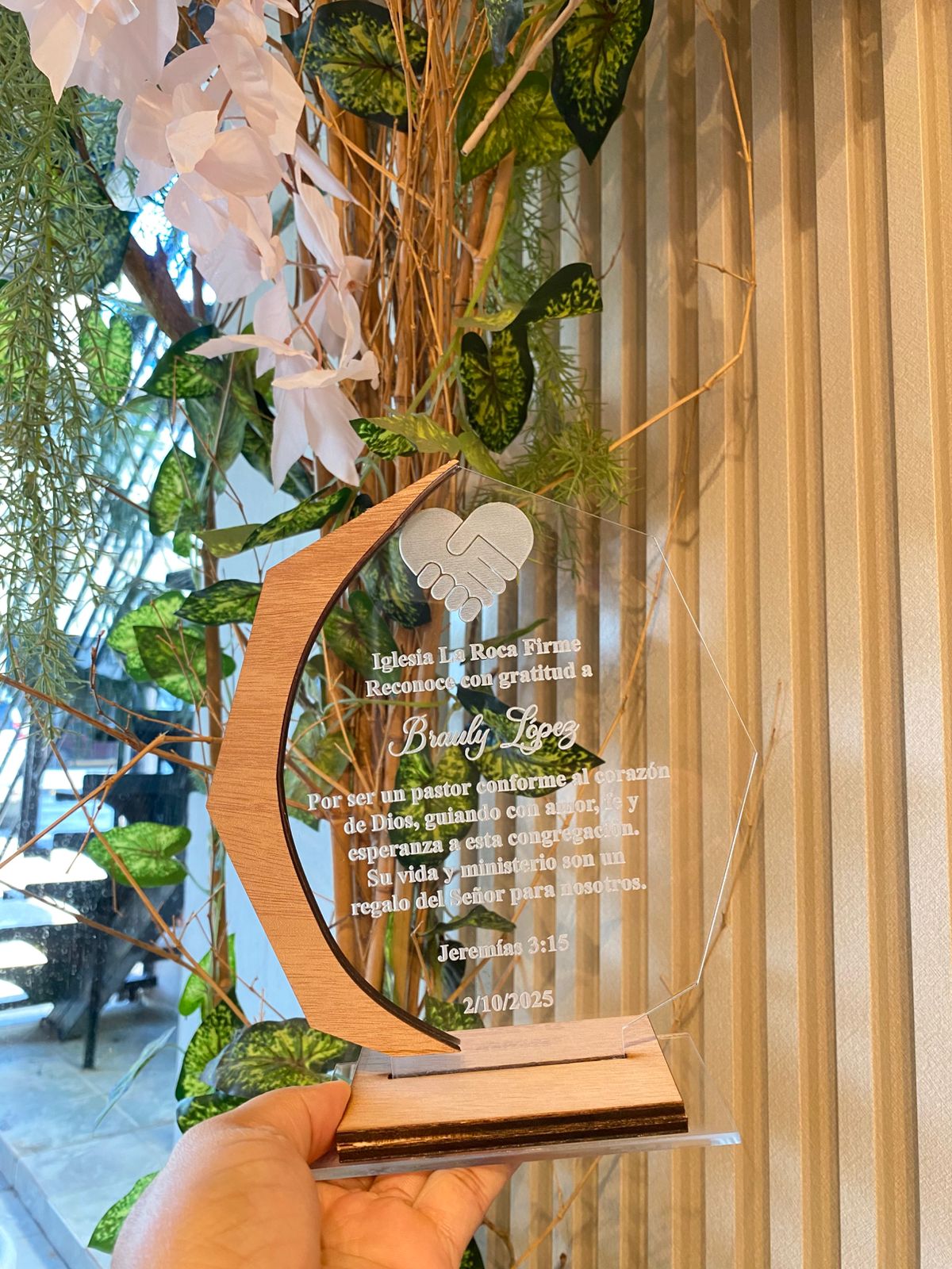 Reconocimientos en acrílico y madera personalizado