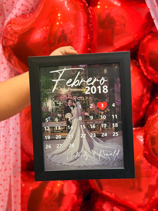 Cuadro impreso con calendario personalizado.