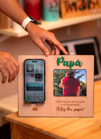 Retrato en madera con superficie para colocar celular personalizado con foto y mensaje