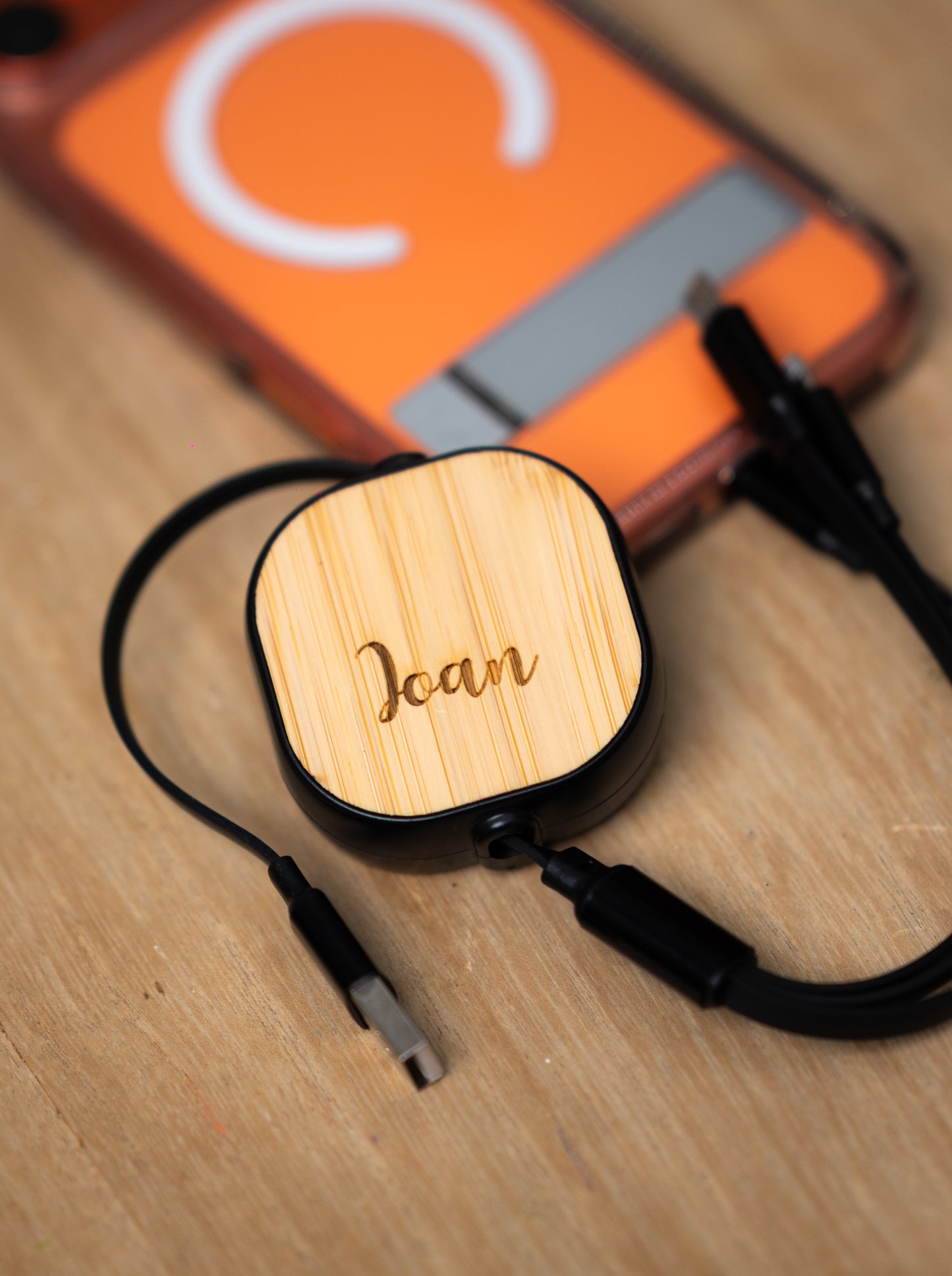 Cargador de bambu personalizable