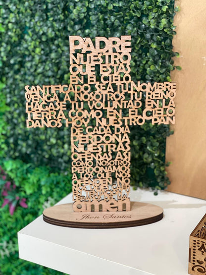 Cruz de padre nuestro en madera