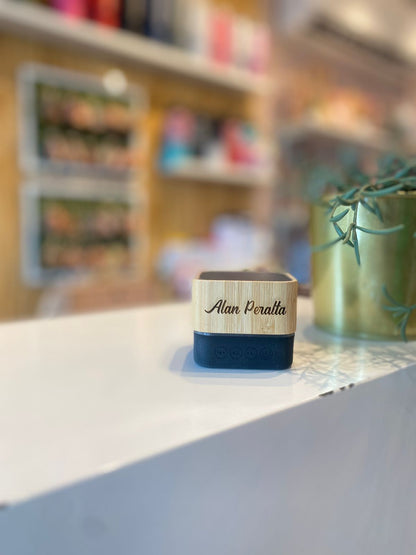 Mini alta voz en madera personalizado grabado