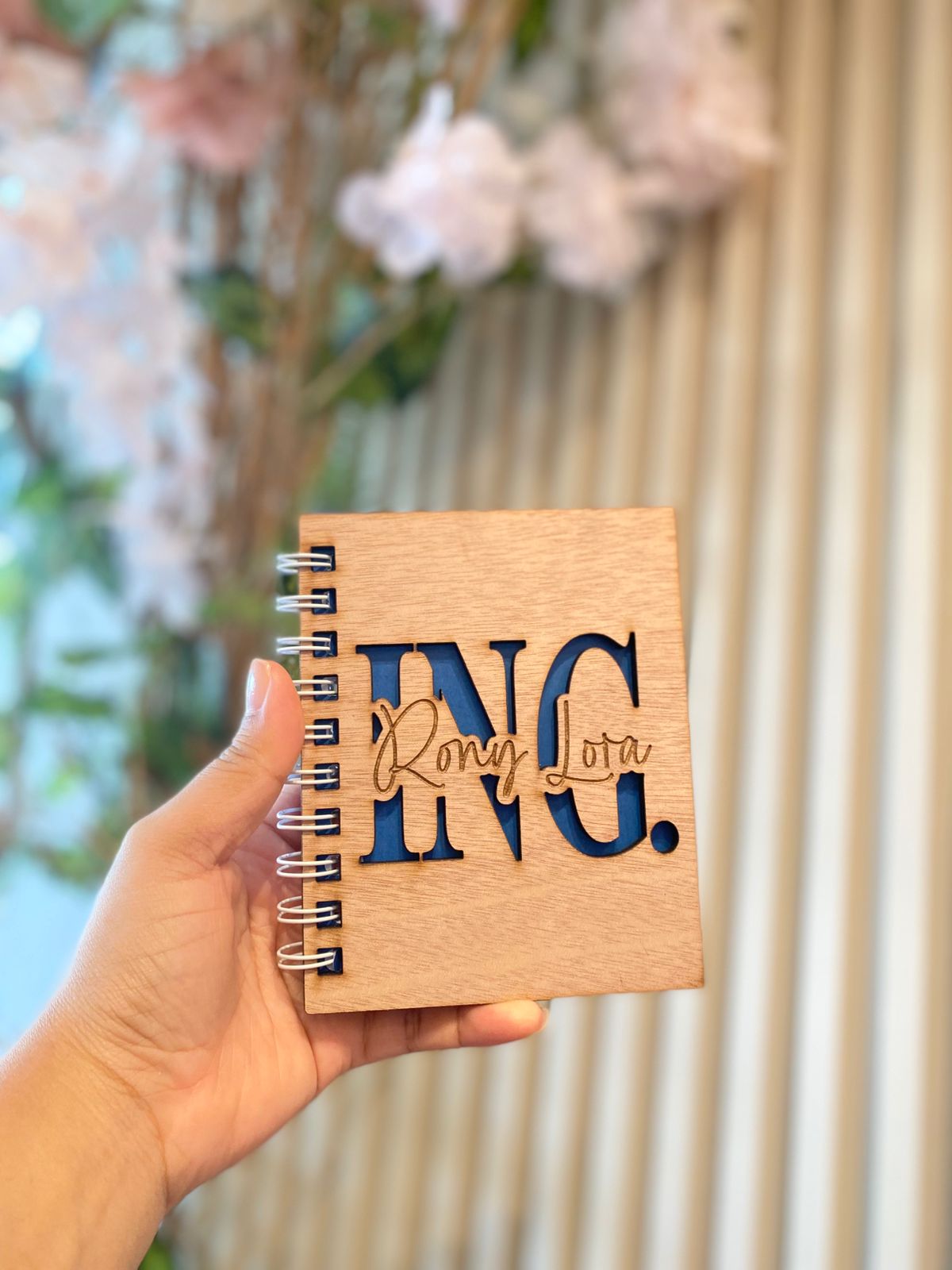 Libreta con portada en madera pequeña personalizada