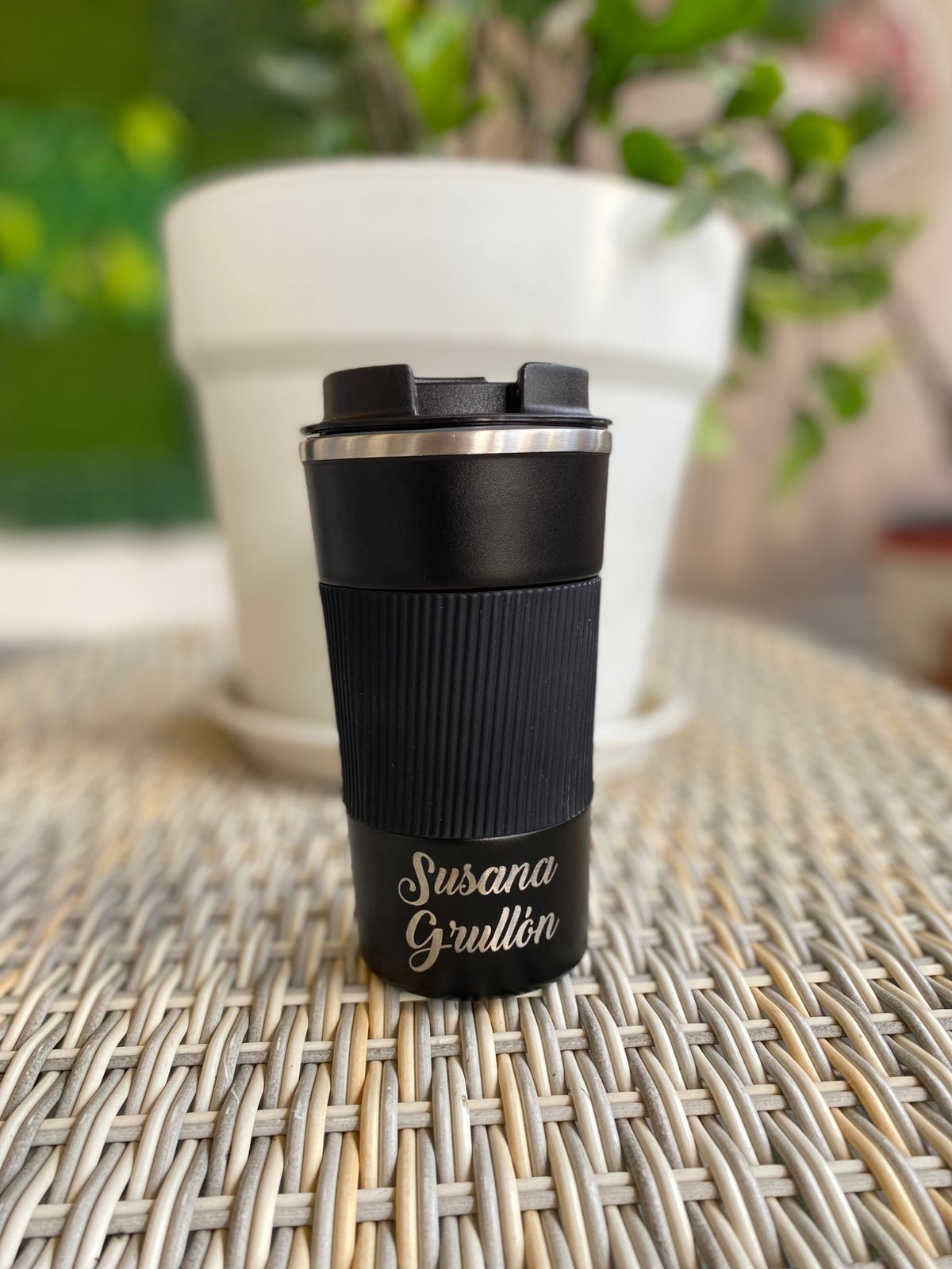 Travel tumbler negro personalizado