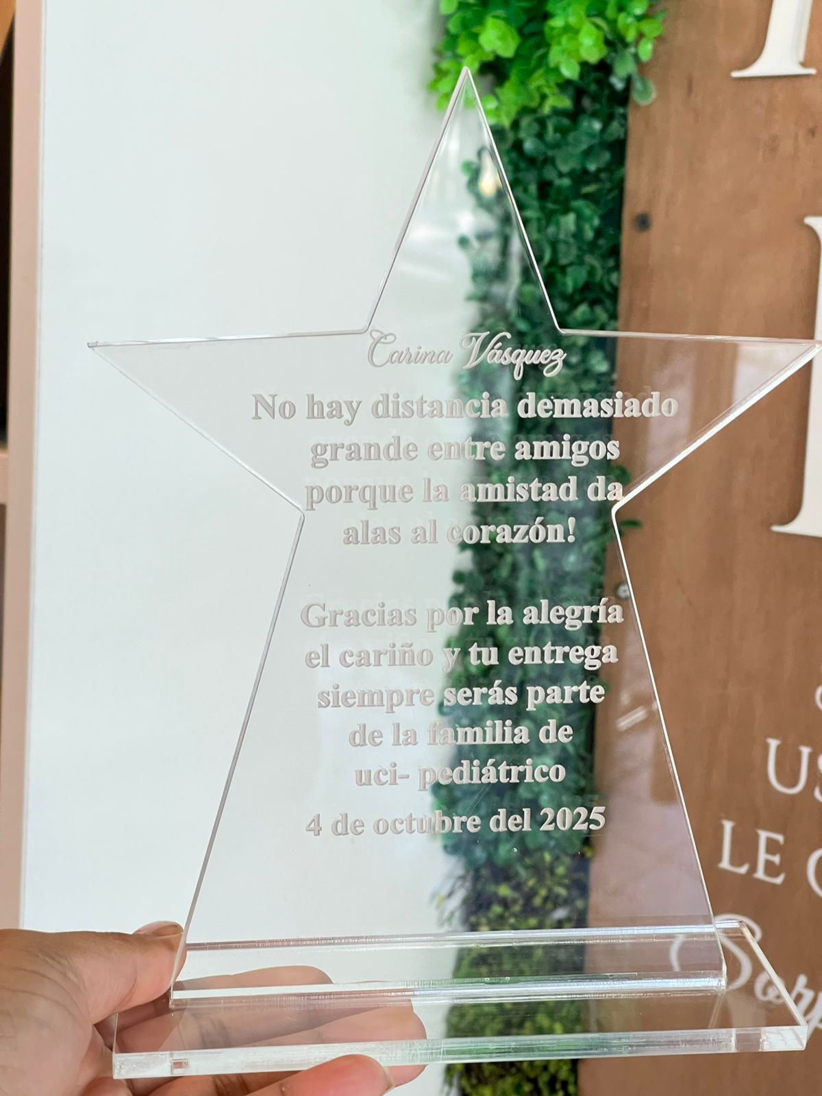 Reconocimientos en acrílico y madera personalizado