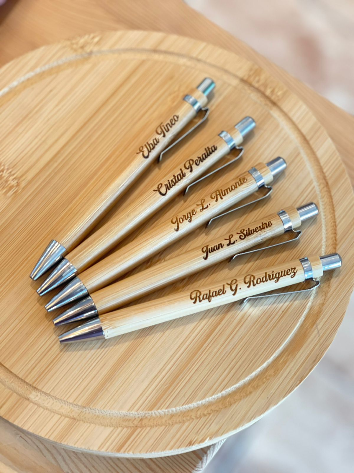 Lapicero sencillo en madera grabado