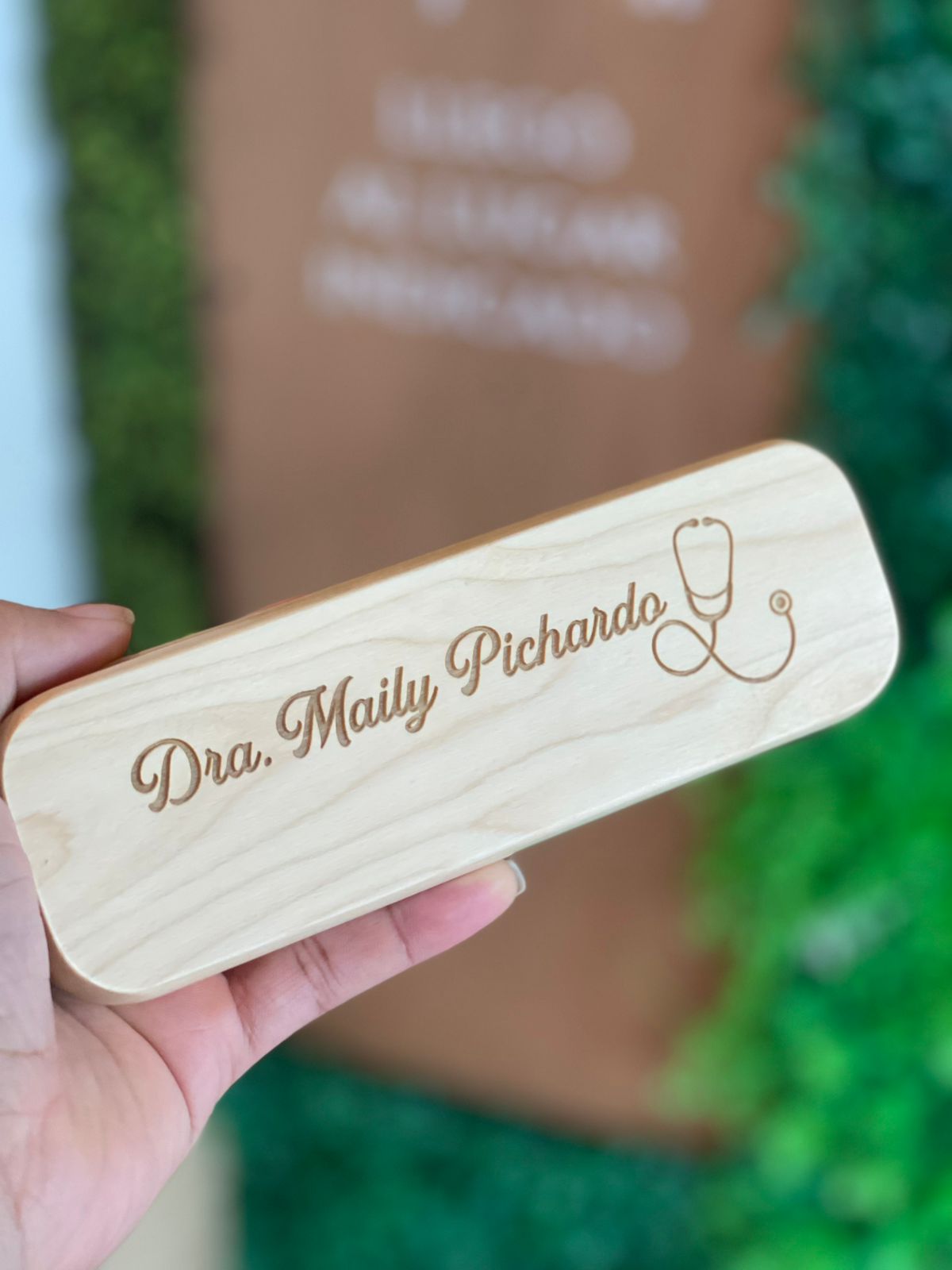 Estuche de madera con lapicero personalizado