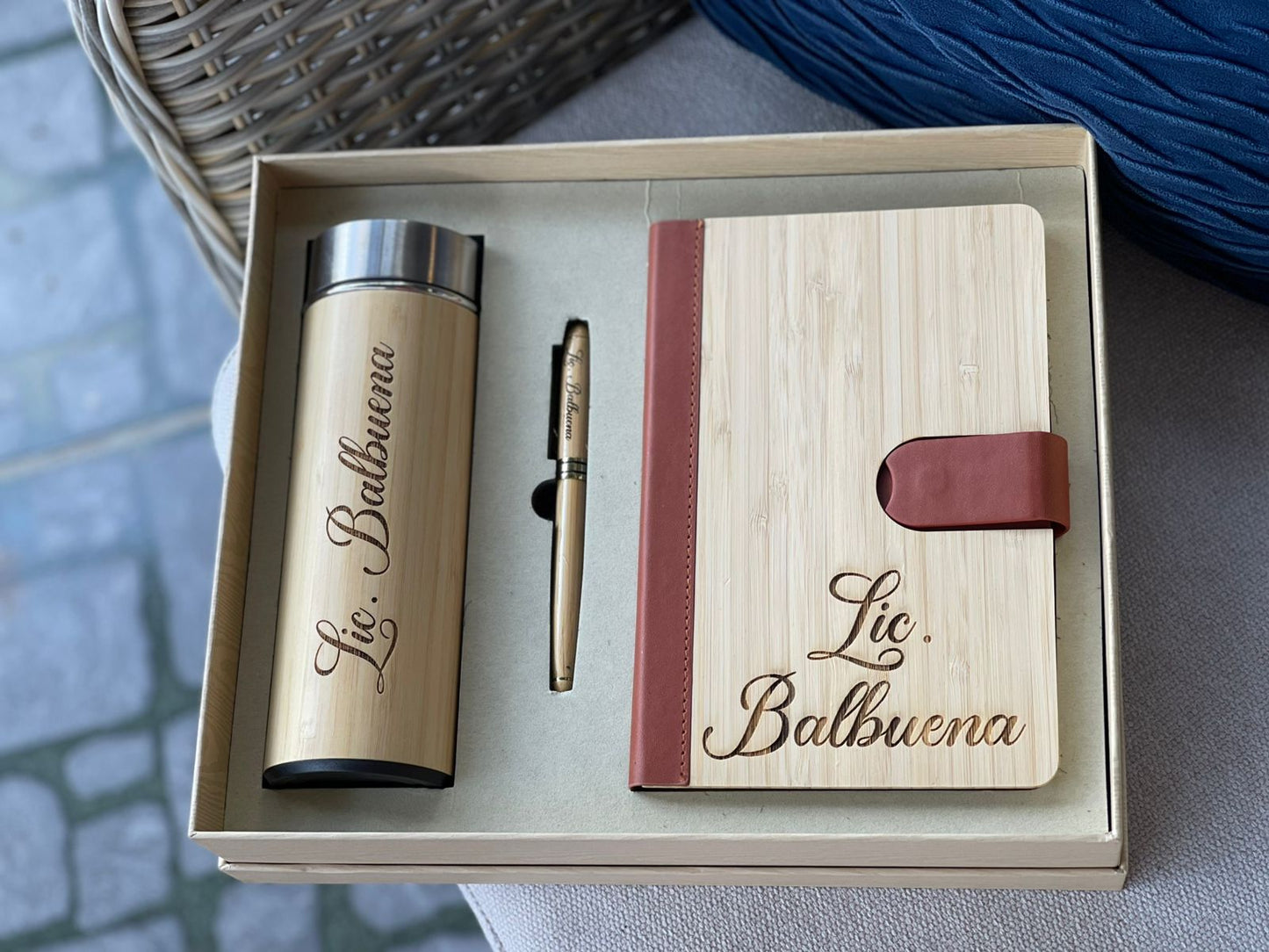 Combo de madera ejecutivo, botella, libreta y lapicero