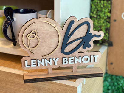 Nombre de escritorio en madera