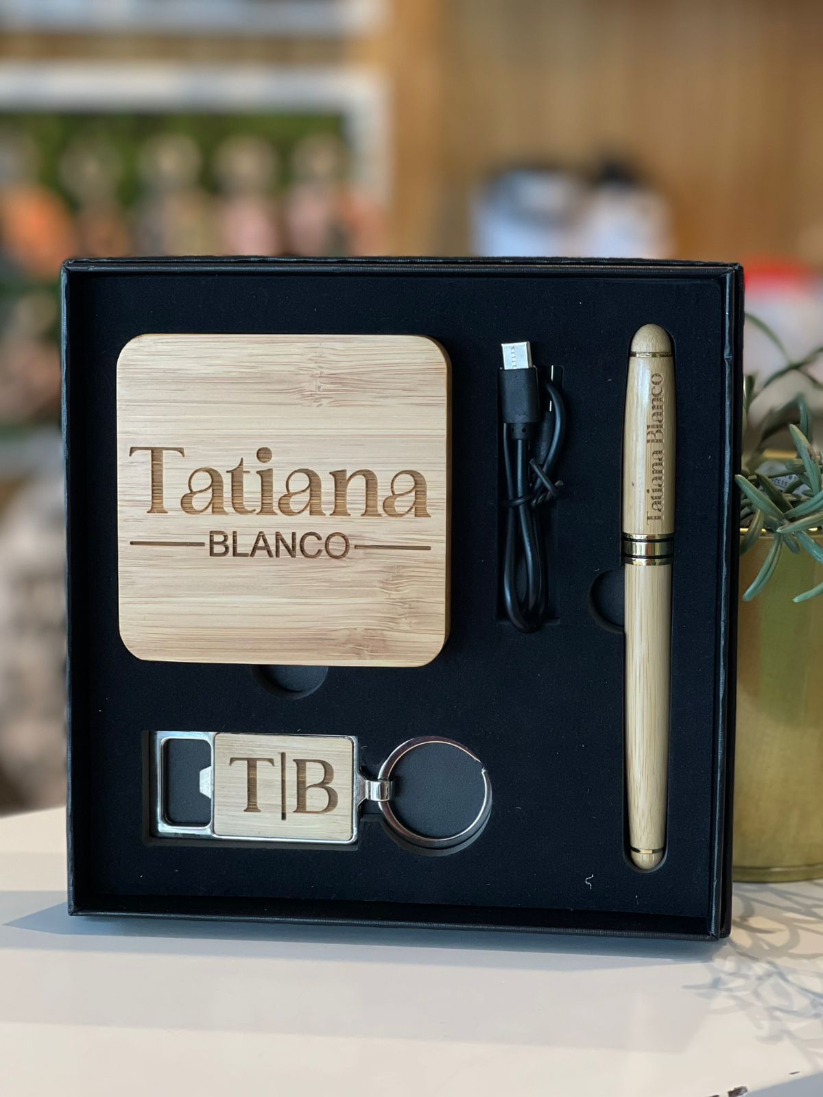 Set de lapicero, llavero y cargador portátil personalizado