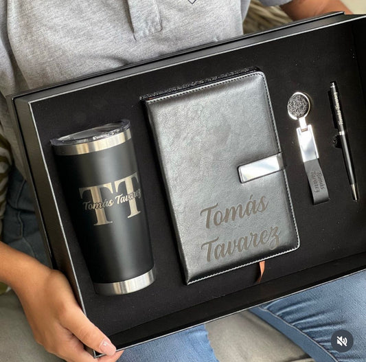 Combo negro de termo, libreta, llavero y lapicero