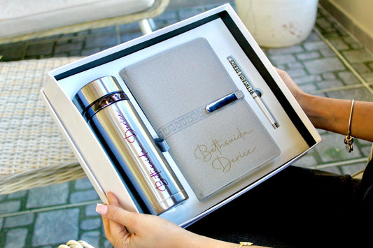 Combo ejecutivo plateado de termo, libreta y lapicero