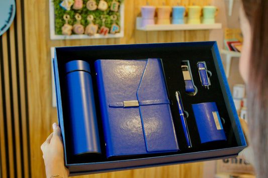 Combo premium personalizado de termo, libreta, lapicero, llavero, porta tarjeta y memoria USB