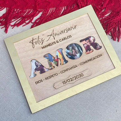 Cuadro en madera con fotos en el centro y frase