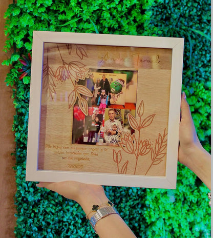 Cuadro encajonado con foto impresa y diseño grabado en madera