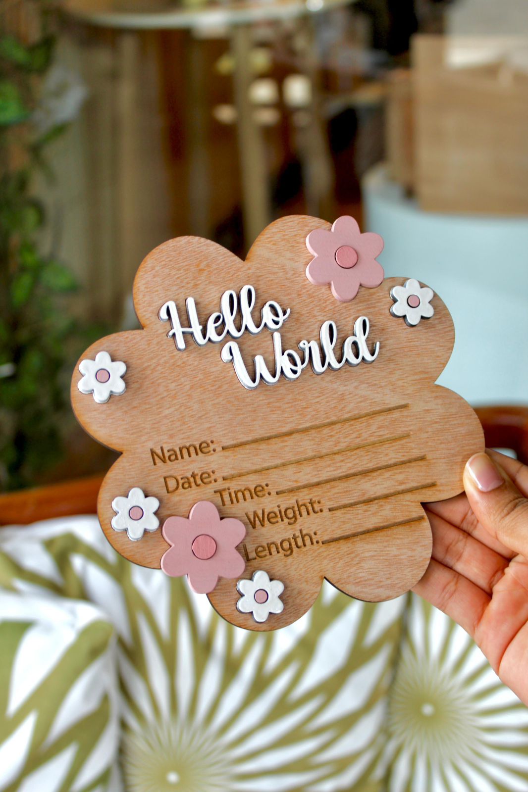 Corte en madera Hello World