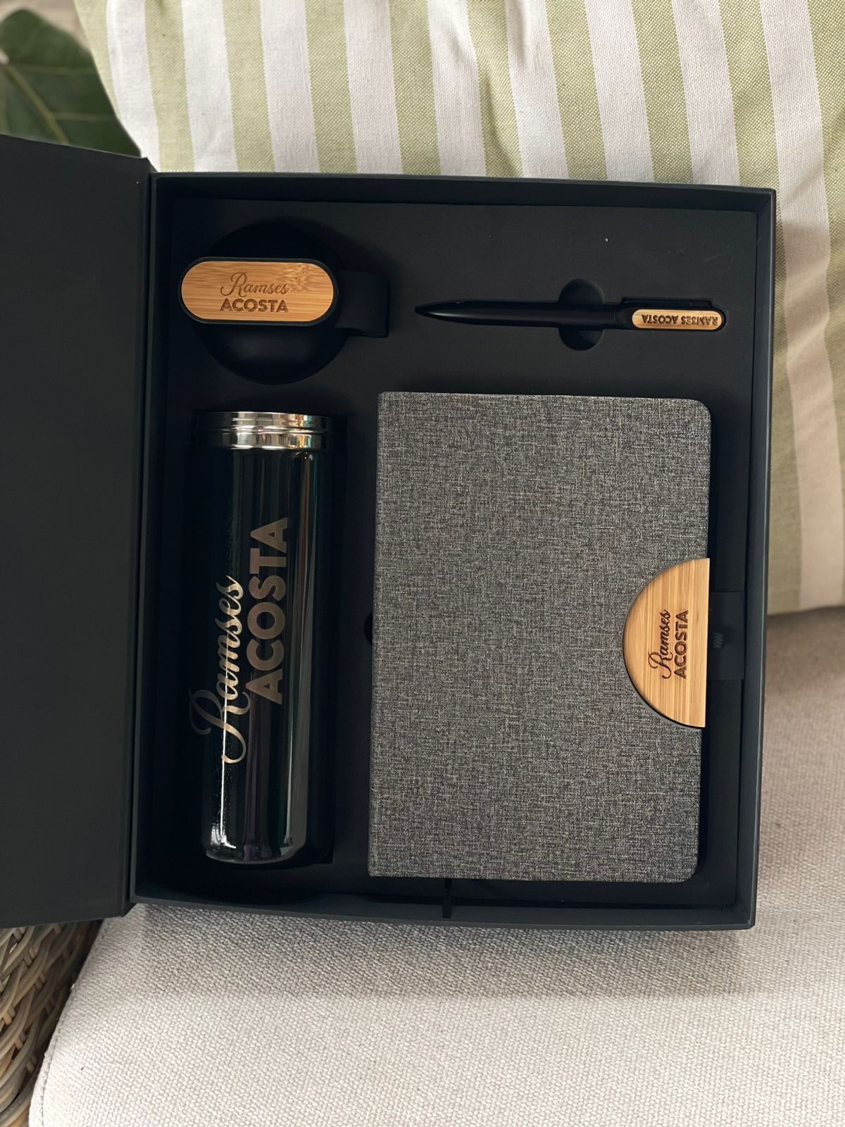 Combo de termo, libreta y lapicero grabado NEGRO CON MADERA