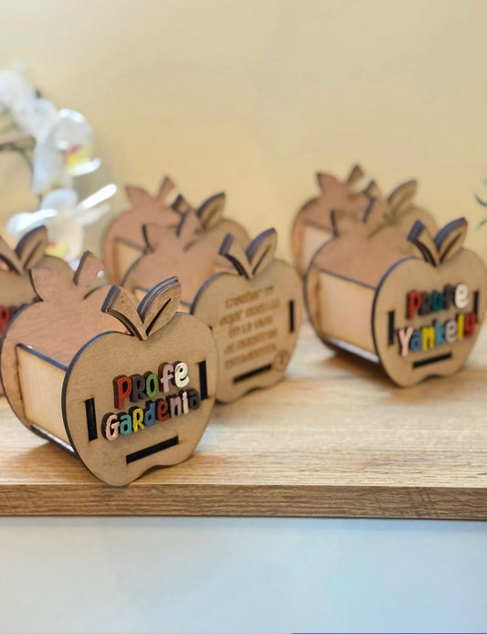 Porta lápiz en forma de manzana en madera personalizado
