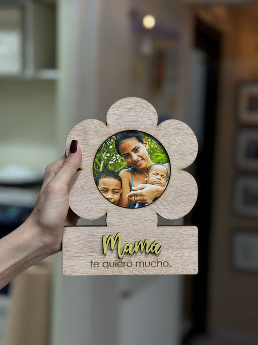 Retrato en madera sencillo Mamá en forma de flor.
