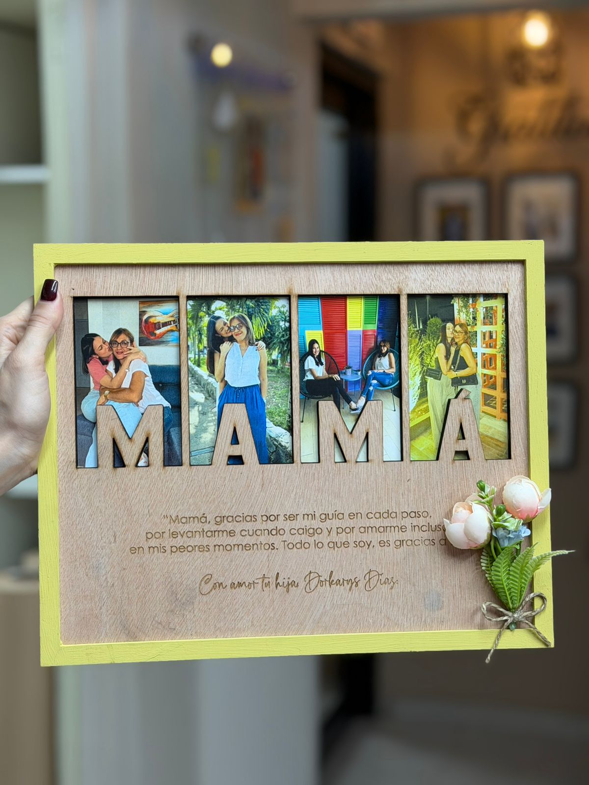 Retrato mamá con fotos y mensaje personalizado