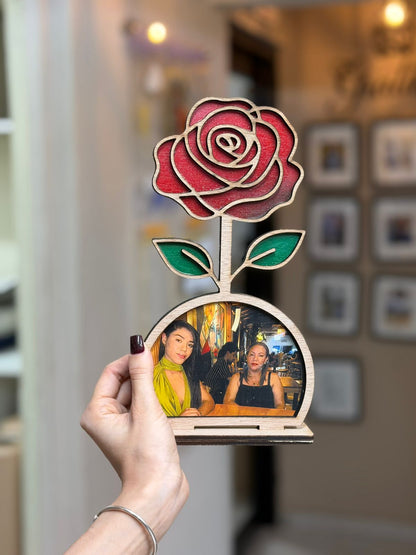 Retrato en madera en forma de flor personalizada