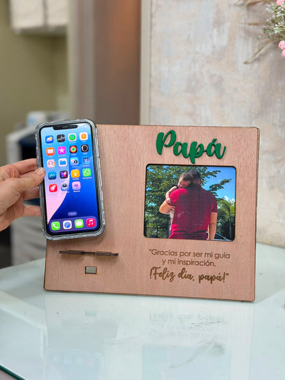 Retrato en madera con superficie para colocar celular personalizado con foto y mensaje