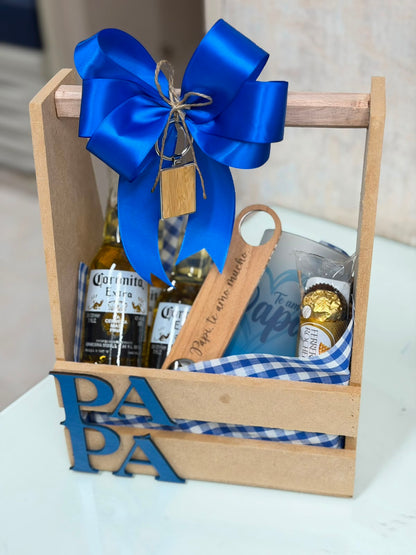 Huacal personalizado con cerveza, llavero, jarra personalizado y chocolates ferrero