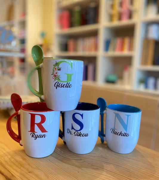 Tazas de café sublimadas con cucharita