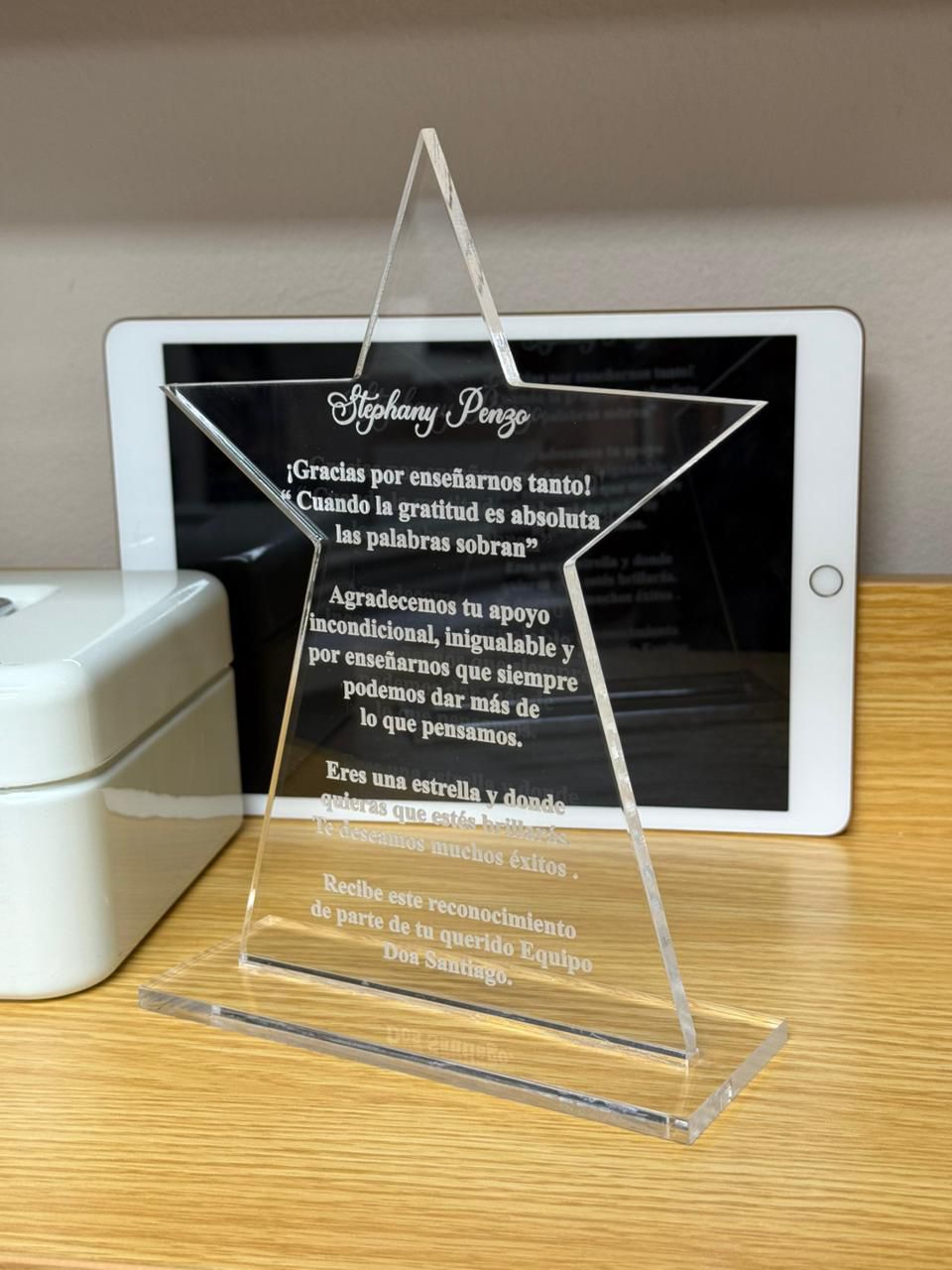 Reconocimientos en acrílico y madera personalizado