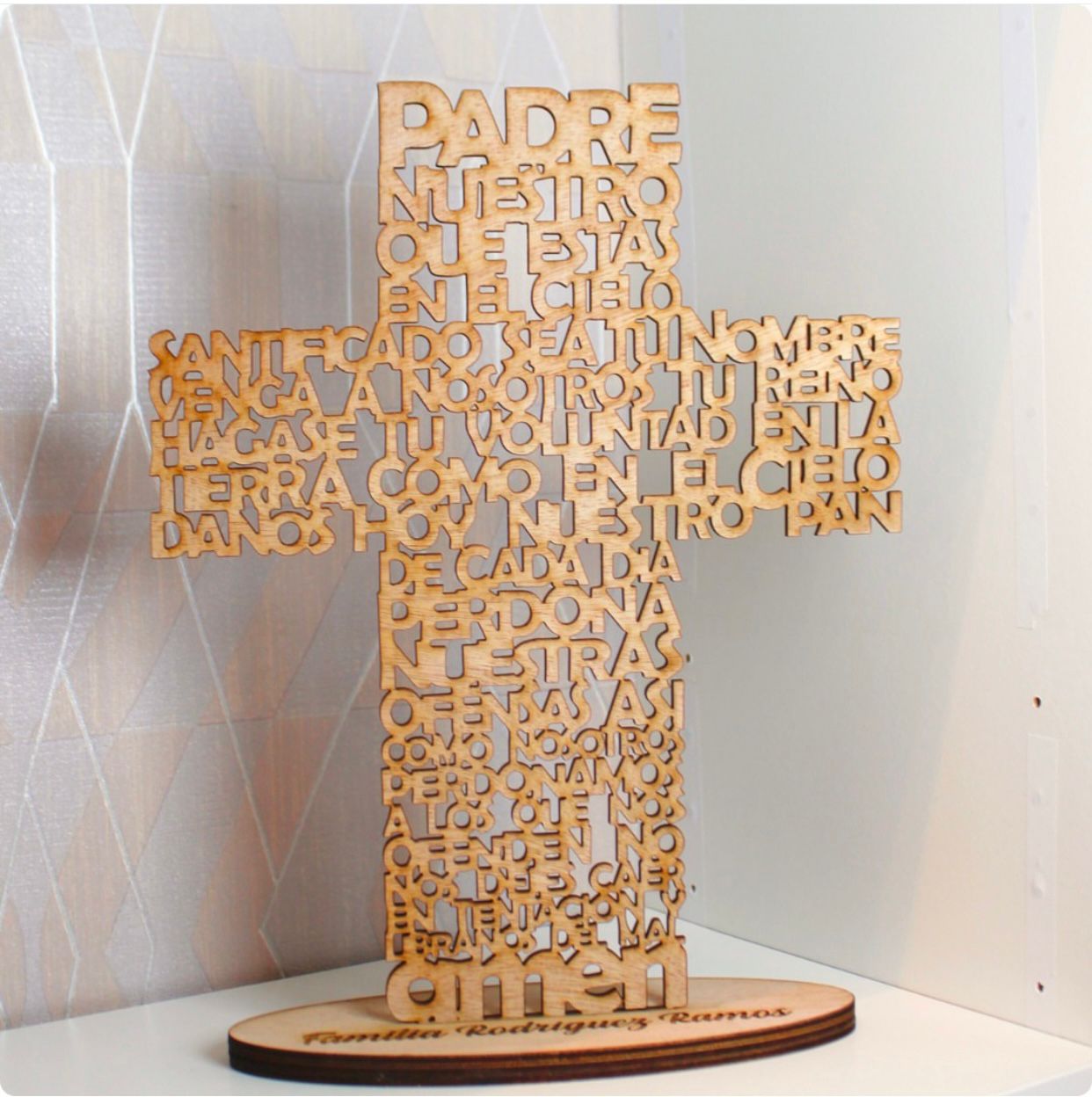 Cruz de padre nuestro en madera