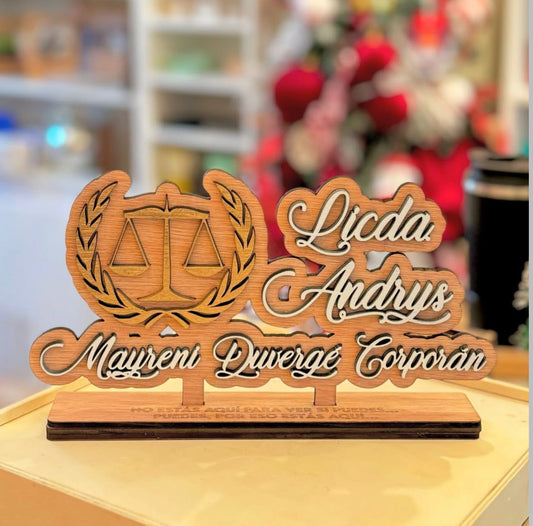 Nombre de escritorio en madera