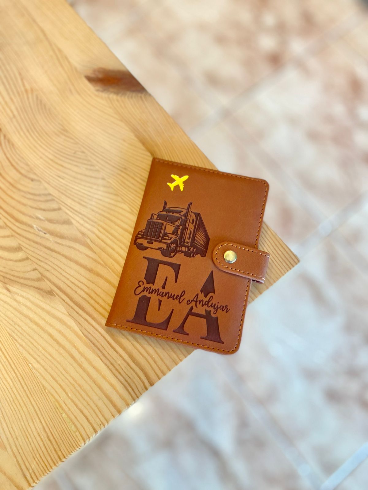 Porta pasaporte con broche personalizado