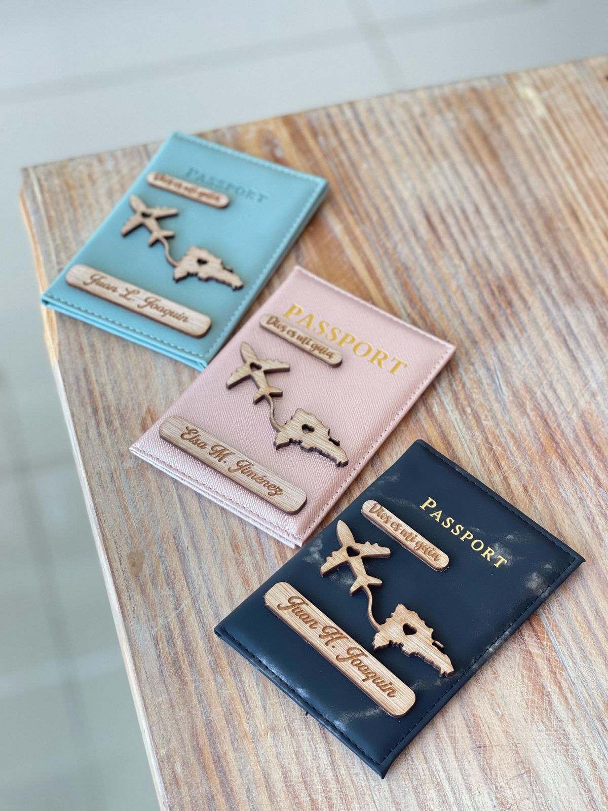 Porta pasaporte sencillo personalizado