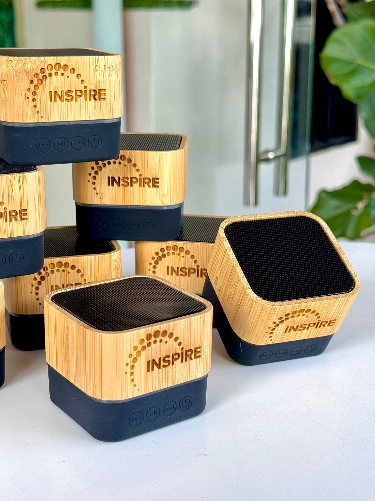 Mini alta voz en madera personalizado grabado